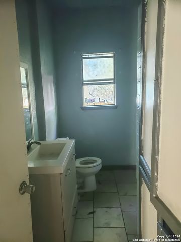 416 PEACOCK AVE, San Antonio, TX 78201
