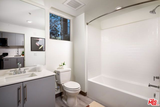 750 S Oxford Avenue 710, Los Angeles, CA 90005