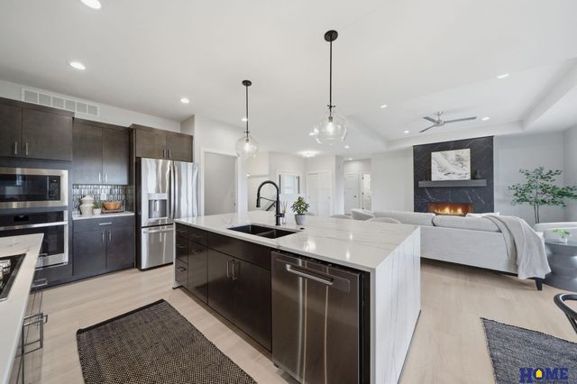9833 S 42nd Street, Lincoln, NE 68516