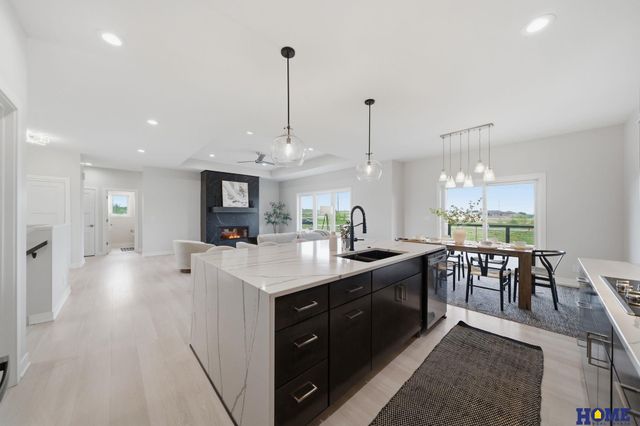 9833 S 42nd Street, Lincoln, NE 68516
