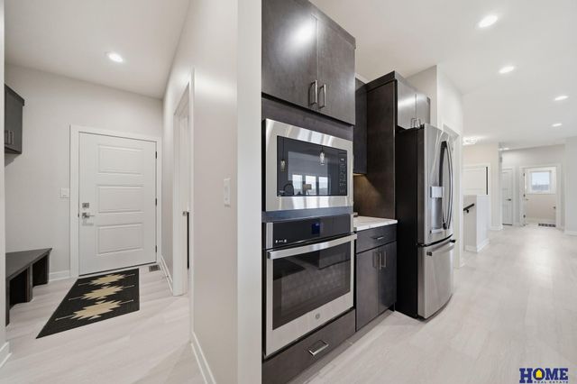 9833 S 42nd Street, Lincoln, NE 68516