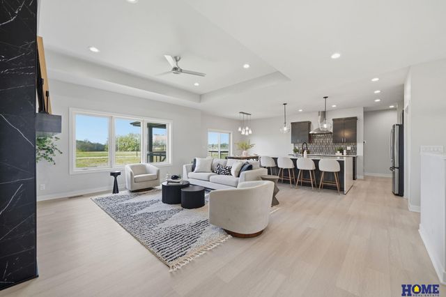 9833 S 42nd Street, Lincoln, NE 68516