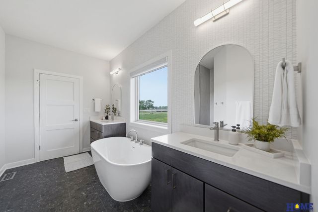 9833 S 42nd Street, Lincoln, NE 68516