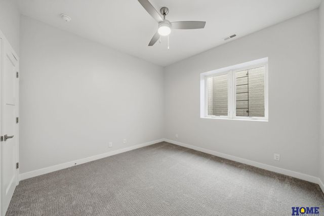 9833 S 42nd Street, Lincoln, NE 68516