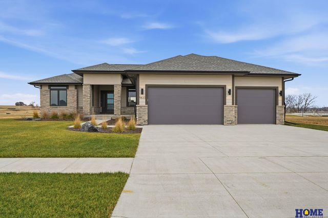 9833 S 42nd Street, Lincoln, NE 68516