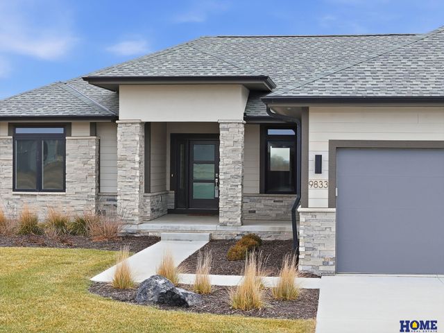 9833 S 42nd Street, Lincoln, NE 68516