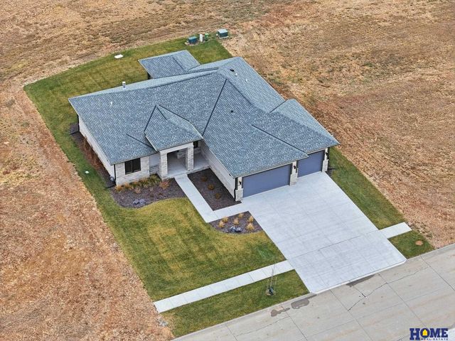 9833 S 42nd Street, Lincoln, NE 68516