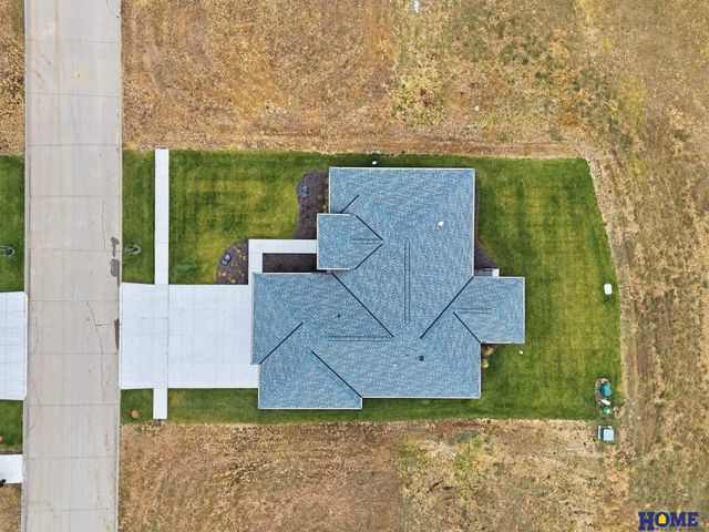 9833 S 42nd Street, Lincoln, NE 68516