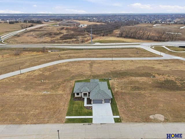9833 S 42nd Street, Lincoln, NE 68516