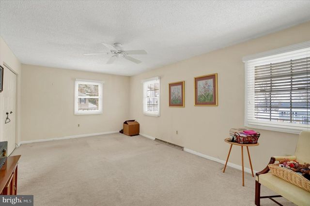 12 OAKLEAF CIR, Shrewsbury, PA 17361