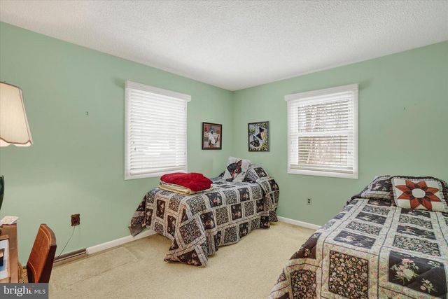 12 OAKLEAF CIR, Shrewsbury, PA 17361