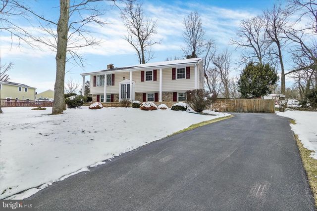 12 OAKLEAF CIR, Shrewsbury, PA 17361