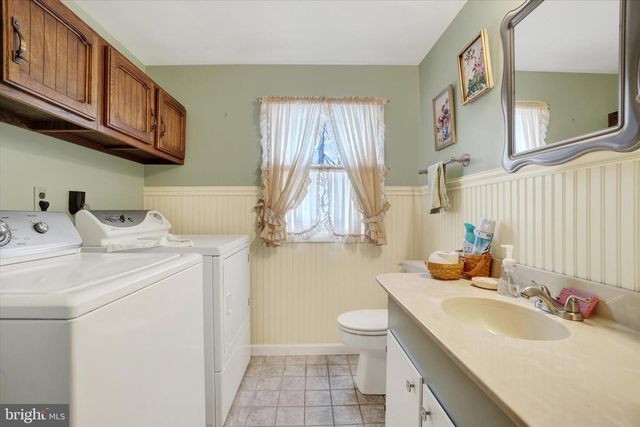 12 OAKLEAF CIR, Shrewsbury, PA 17361