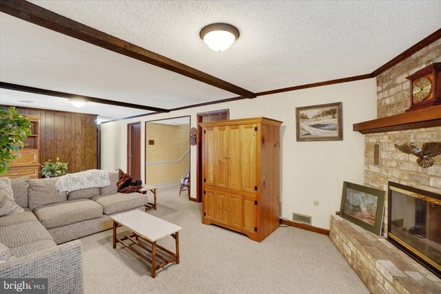 12 OAKLEAF CIR, Shrewsbury, PA 17361