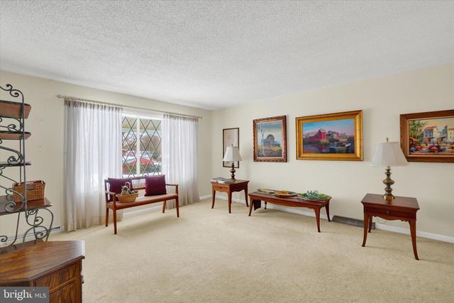 12 OAKLEAF CIR, Shrewsbury, PA 17361