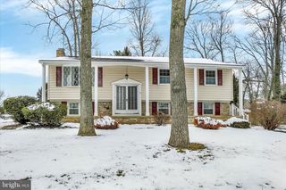 12 OAKLEAF CIR, Shrewsbury, PA 17361