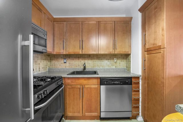 1841 Central Park Avenue 8G, Yonkers, NY 10103