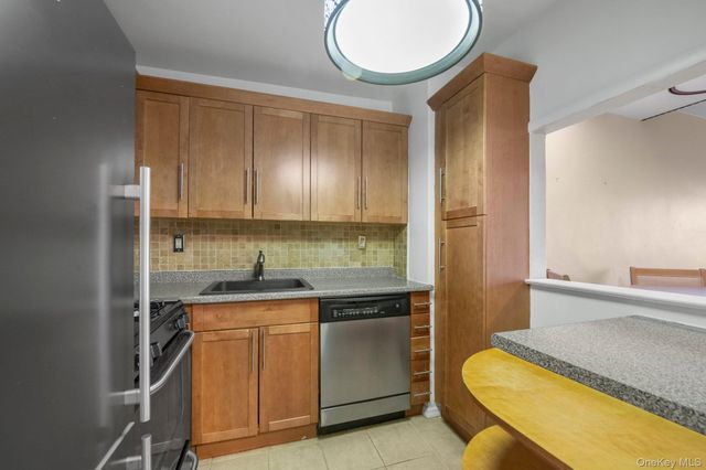 1841 Central Park Avenue 8G, Yonkers, NY 10103