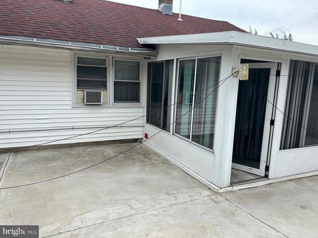 2962 CRAFTON DR, Bensalem, PA 19020