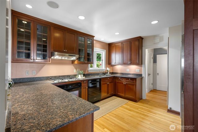 3608 43rd Avenue NE, Seattle, WA 98105