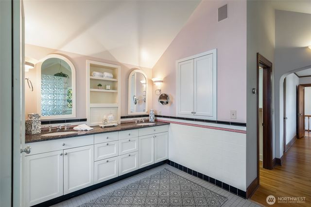 3608 43rd Avenue NE, Seattle, WA 98105
