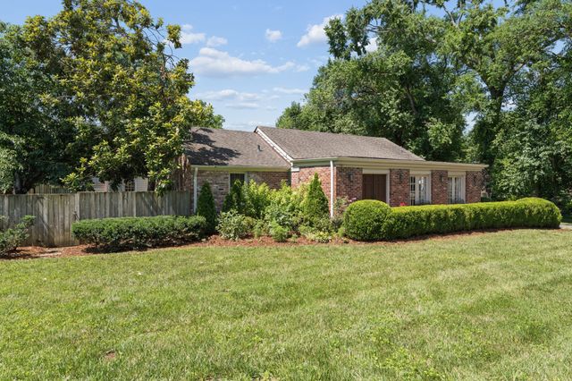 105 Brookfield Ave, Nashville, TN 37205