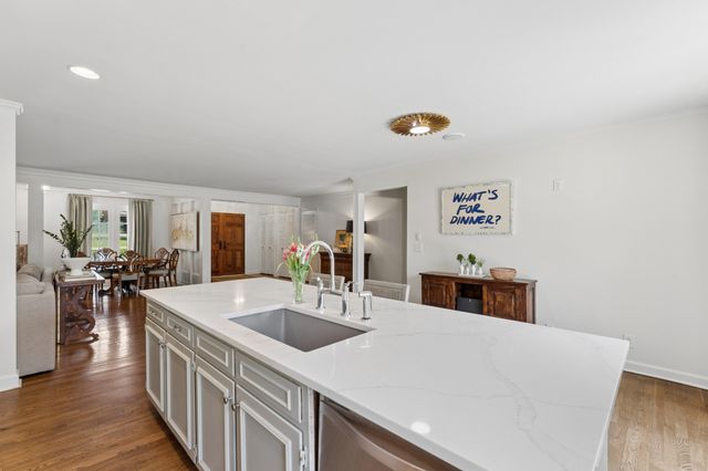 105 Brookfield Ave, Nashville, TN 37205
