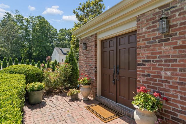 105 Brookfield Ave, Nashville, TN 37205