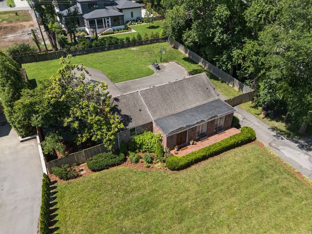 105 Brookfield Ave, Nashville, TN 37205
