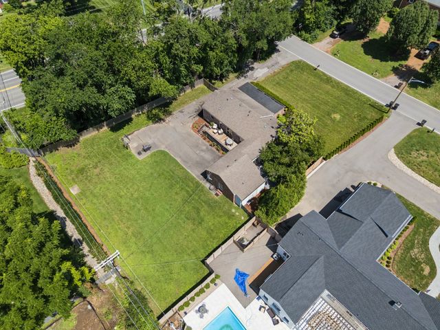105 Brookfield Ave, Nashville, TN 37205