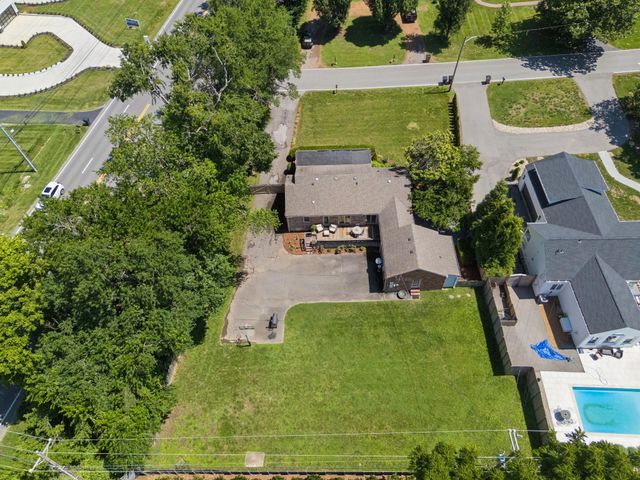 105 Brookfield Ave, Nashville, TN 37205