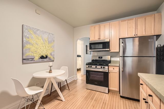2119 W Moffat Street 1, Chicago, IL 60647