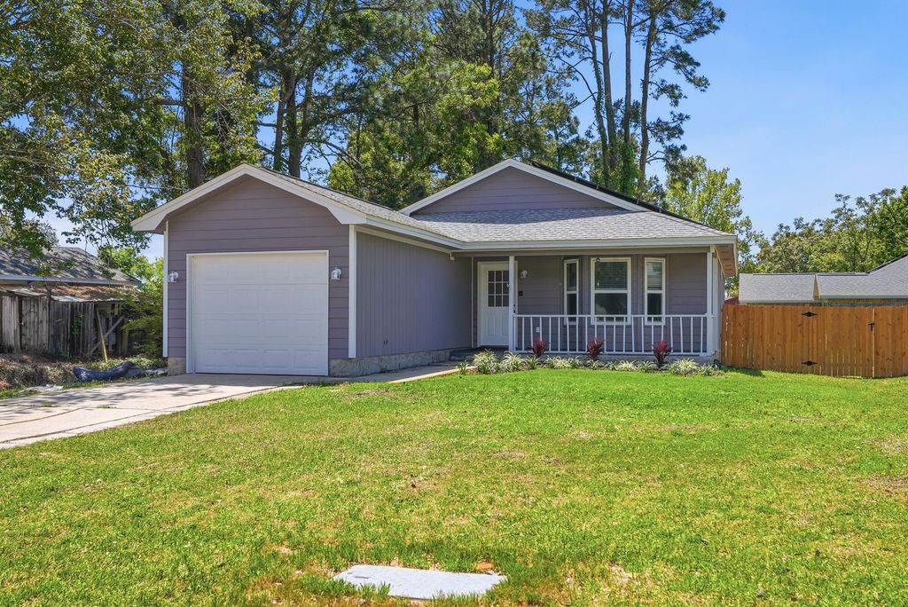 216 Michael Avenue, Mary Esther, FL 32569