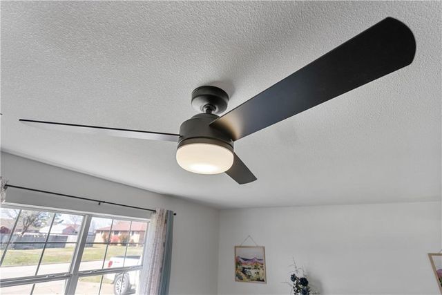 401 N Edgewood Drive, Coffeyville, KS 67337