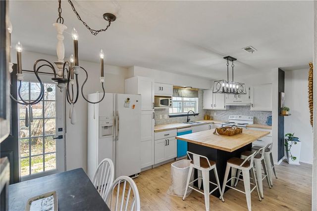 401 N Edgewood Drive, Coffeyville, KS 67337