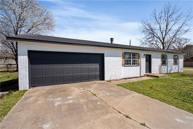 401 N Edgewood Drive, Coffeyville, KS 67337