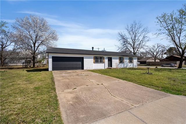 401 N Edgewood Drive, Coffeyville, KS 67337