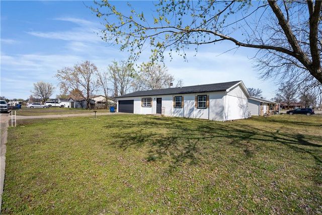401 N Edgewood Drive, Coffeyville, KS 67337