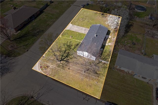 401 N Edgewood Drive, Coffeyville, KS 67337