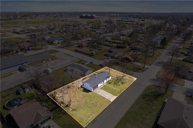 401 N Edgewood Drive, Coffeyville, KS 67337
