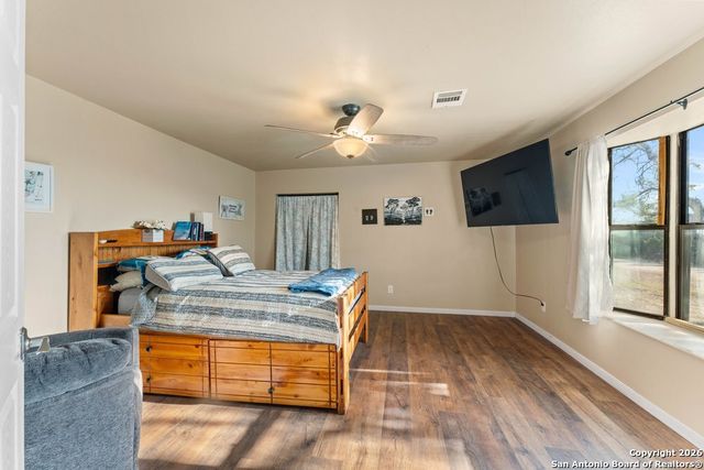 277 W Bear Springs, Pipe Creek, TX 78063