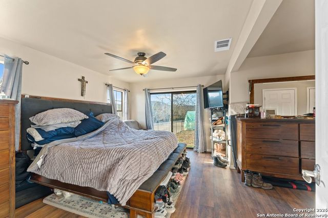 277 W Bear Springs, Pipe Creek, TX 78063