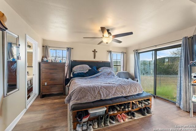 277 W Bear Springs, Pipe Creek, TX 78063