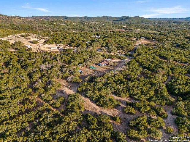 277 W Bear Springs, Pipe Creek, TX 78063