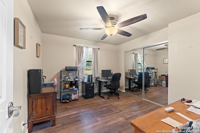 277 W Bear Springs, Pipe Creek, TX 78063