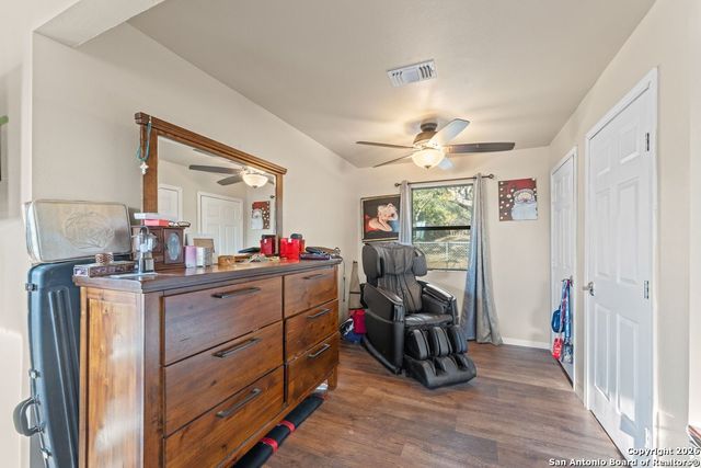 277 W Bear Springs, Pipe Creek, TX 78063