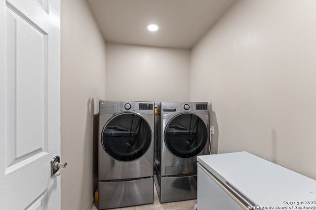 277 W Bear Springs, Pipe Creek, TX 78063