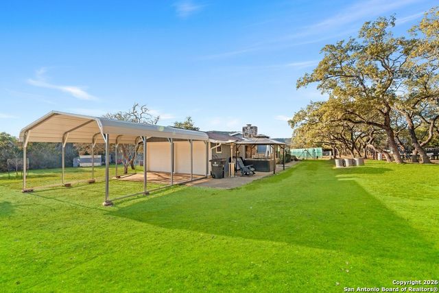 277 W Bear Springs, Pipe Creek, TX 78063