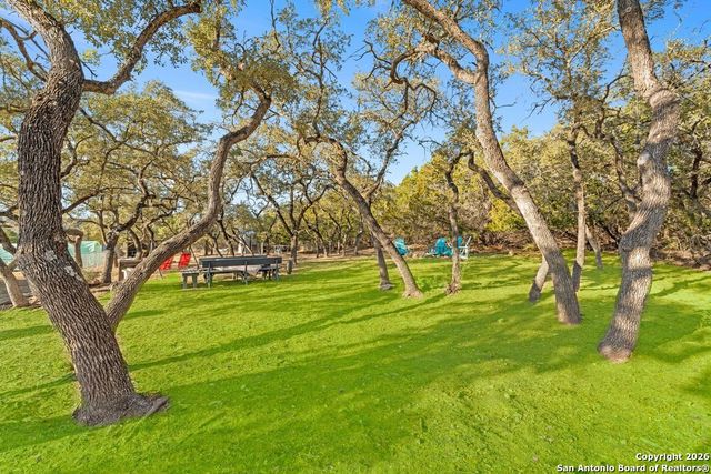 277 W Bear Springs, Pipe Creek, TX 78063