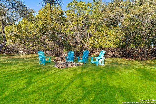 277 W Bear Springs, Pipe Creek, TX 78063